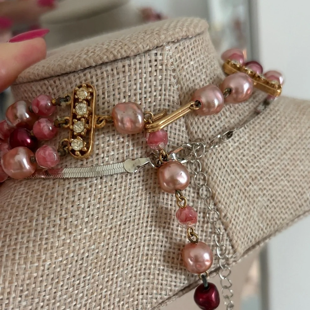 Glass and Acrylic Pink Pearl necklace - Picture 2 of 6